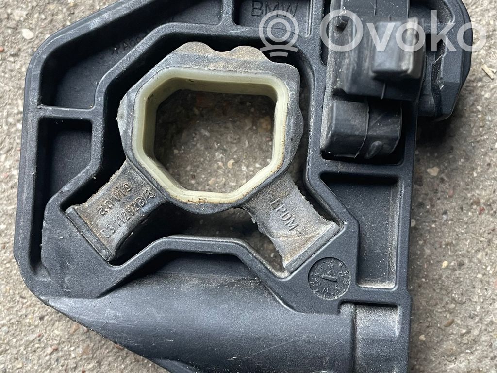 BMW 3 F30 F35 F31 Radiator mount bracket 