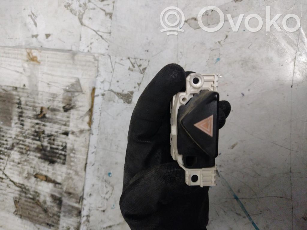Botón interruptor de luz de peligro   13A350AA