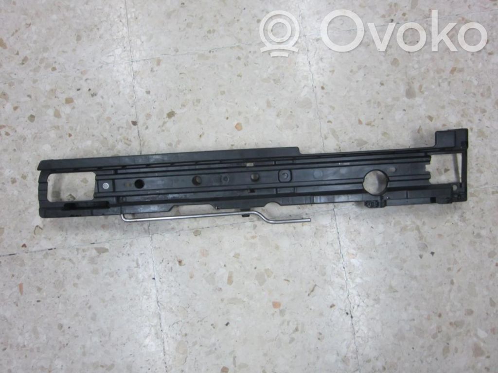 Capac inferior   7P0863599