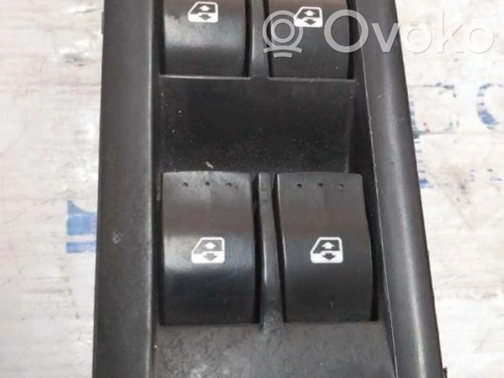 Comutator comandă geamuri electrice   8200315042