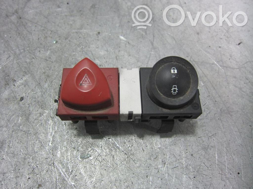 Comutator lumini pericol   8200107808