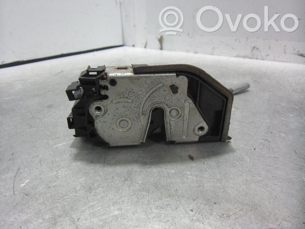 Rear door lock   7154629