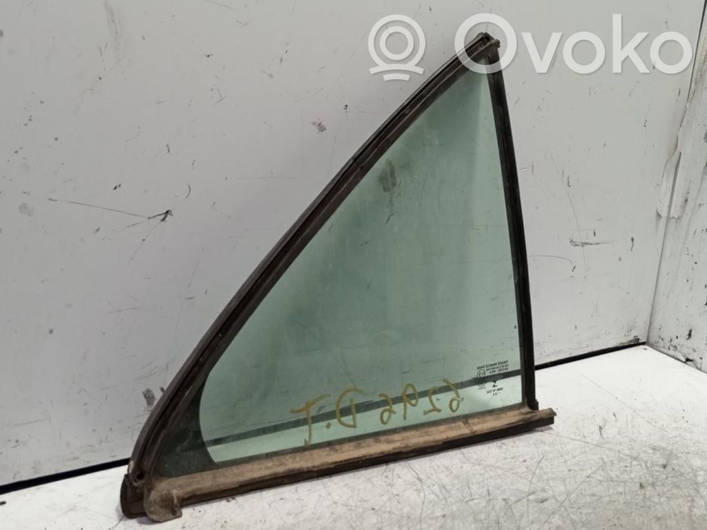 Mercedes-Benz E W210 Finestrino laterale posteriore 