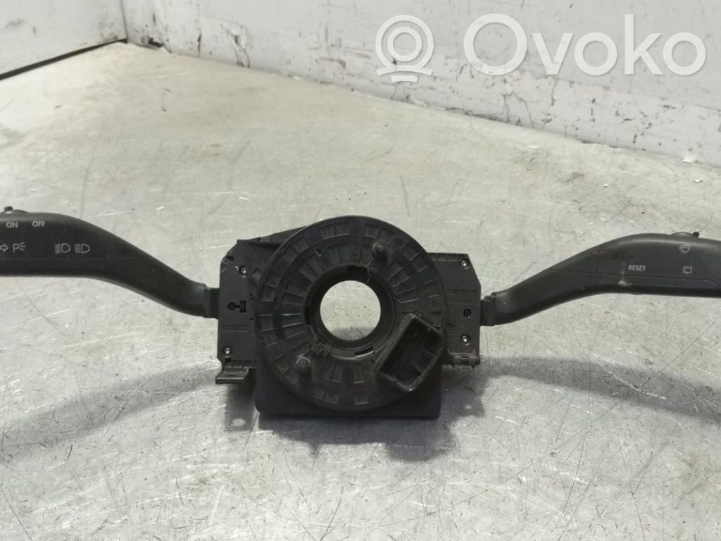 Volkswagen Polo IV 9N3 Interruptor de control multifunción 