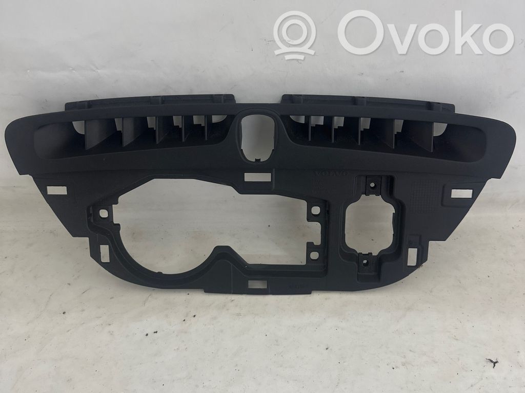 Volvo S90, V90 Paneelin lista 