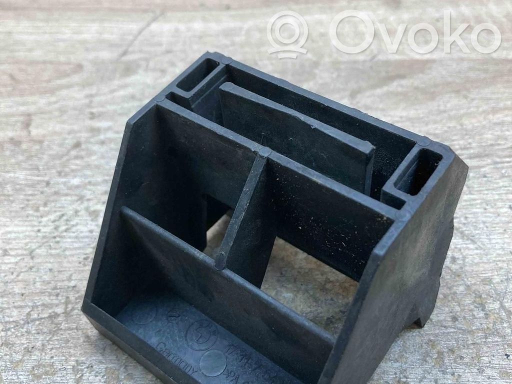 Radiator mount bracket   7542517,RADIATOHOLDER