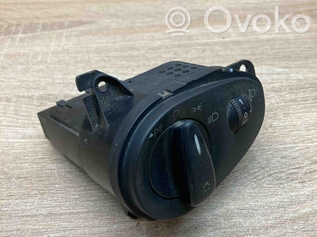 Light switch   98AG13A024CH