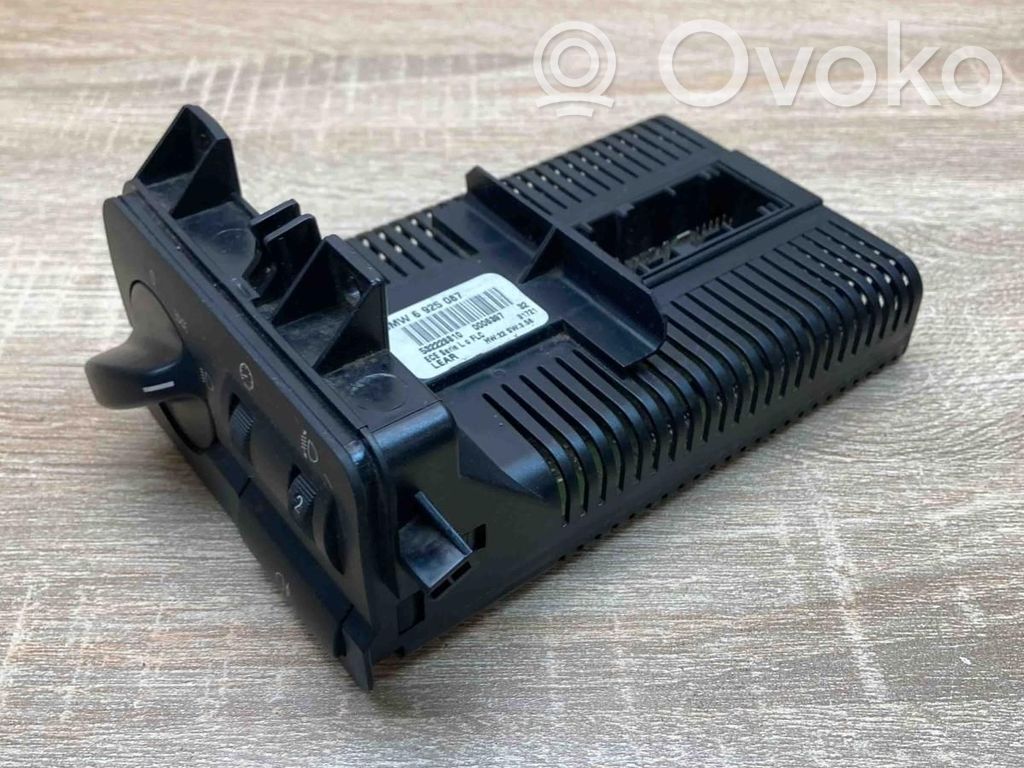 Light switch   6925087