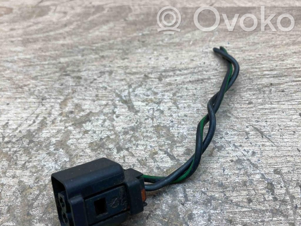 Plug wire   8364516