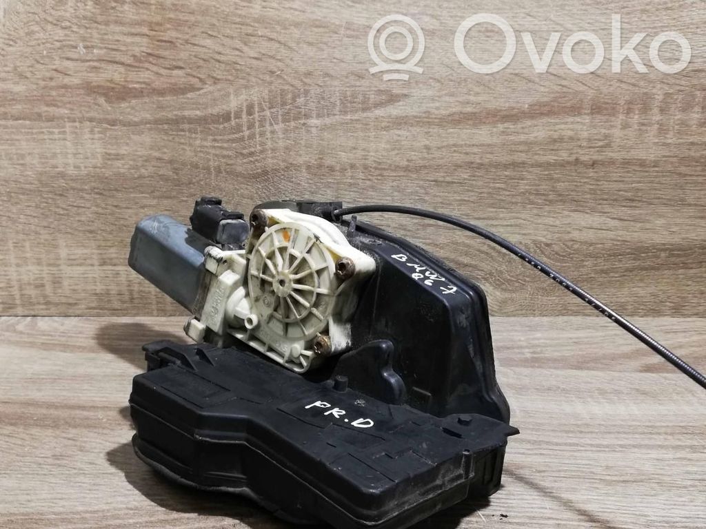 BMW 7 E65 E66 Priekšpusē slēdzene 