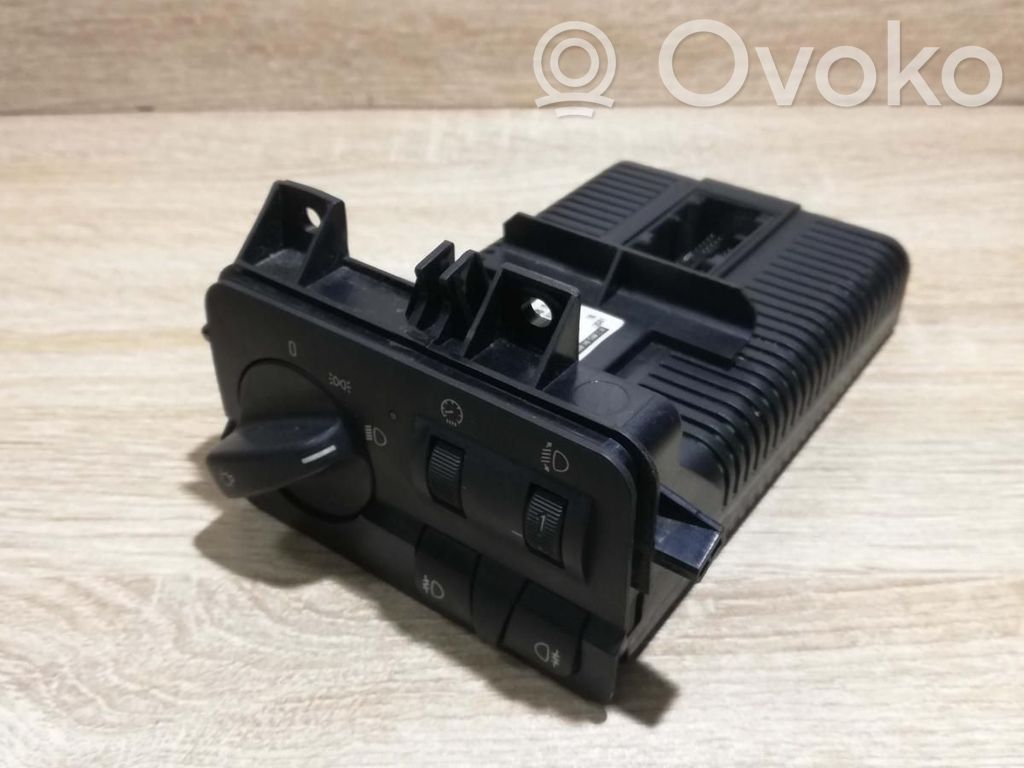 Light switch   4108586