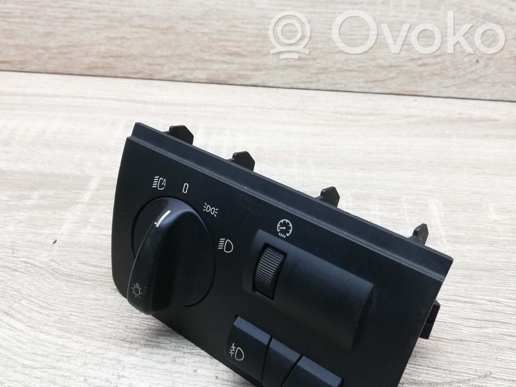 Light switch   6909775