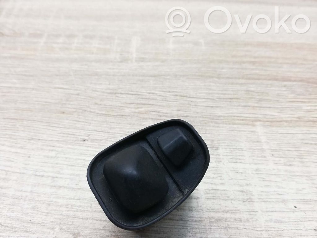Wing mirror switch   1369331