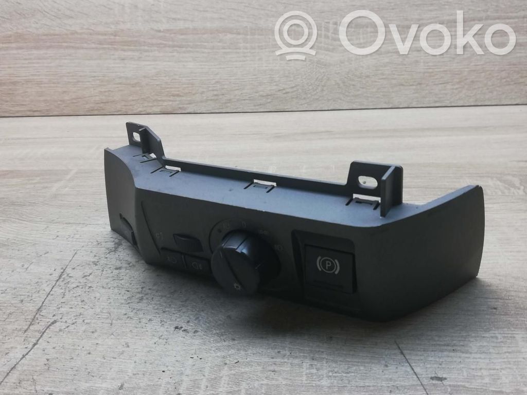 Light switch   6918888,549498444