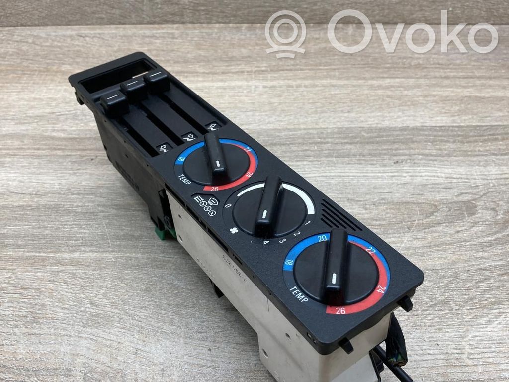 BMW 5 E34 Climate control unit 