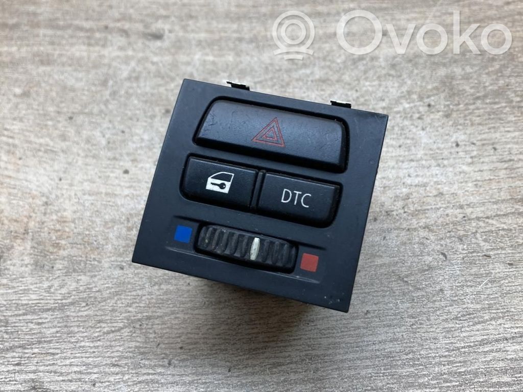 Hazard light switch   9132421