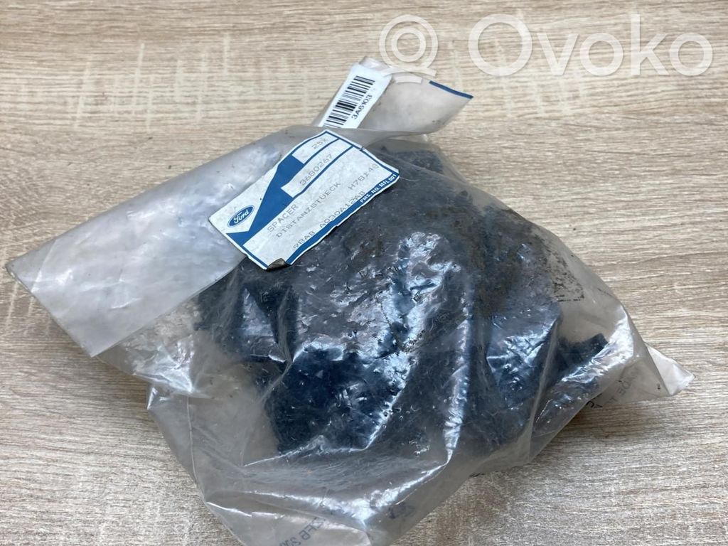Listwa szyby czołowej / przedniej   3680267,98ABA030A12AB,25PCS