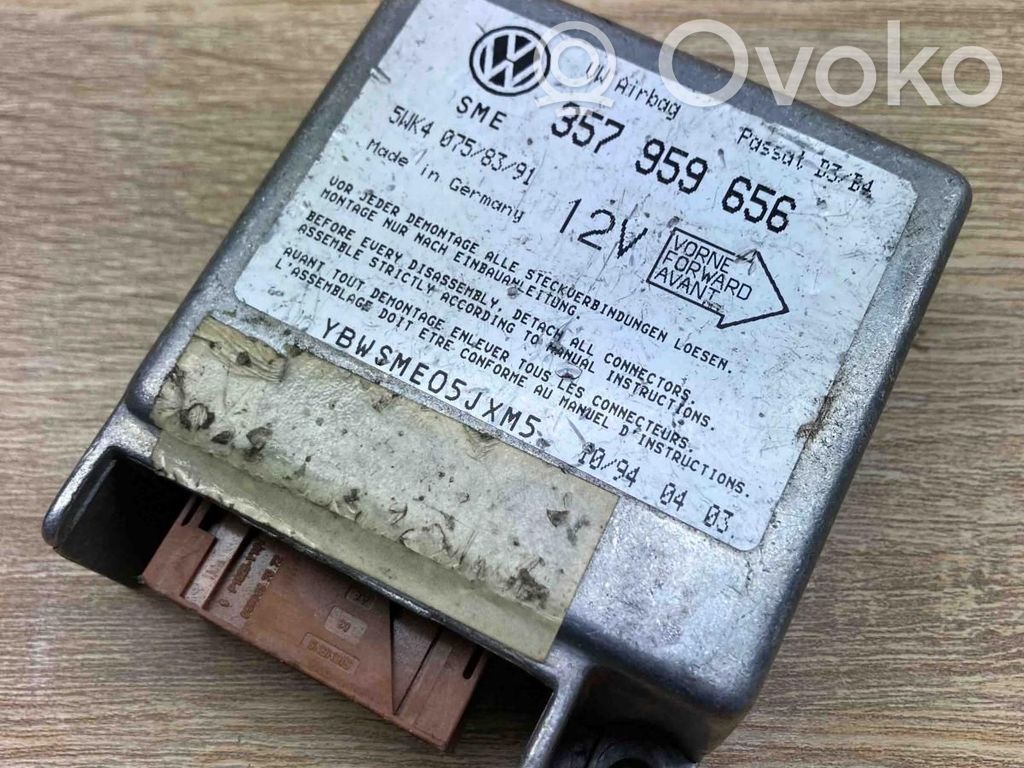 Volkswagen PASSAT B4 Airbag control unit/module 