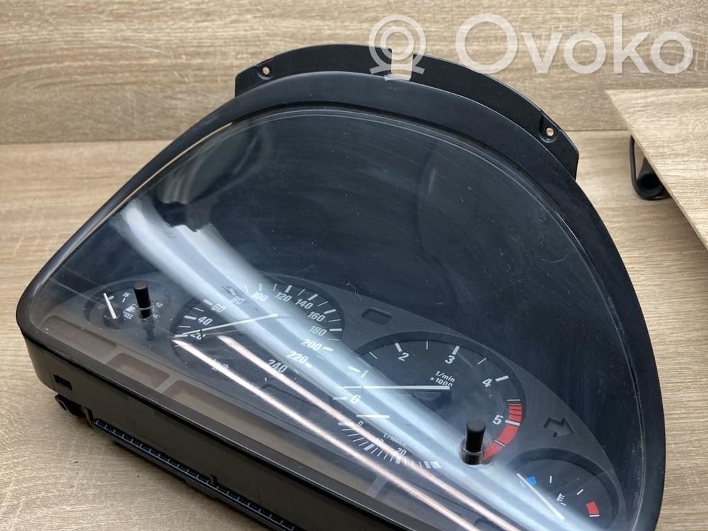 BMW 5 E39 Nopeusmittari (mittaristo) 