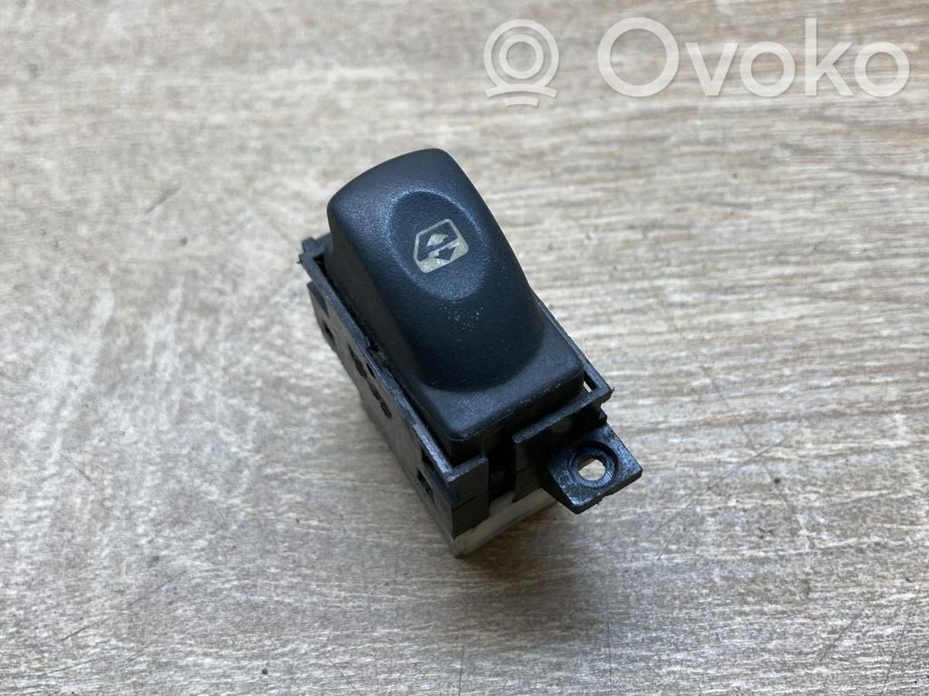 Renault Laguna I Electric window control switch 