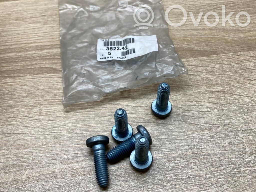 Mutterit/pultit   362242,5PCS