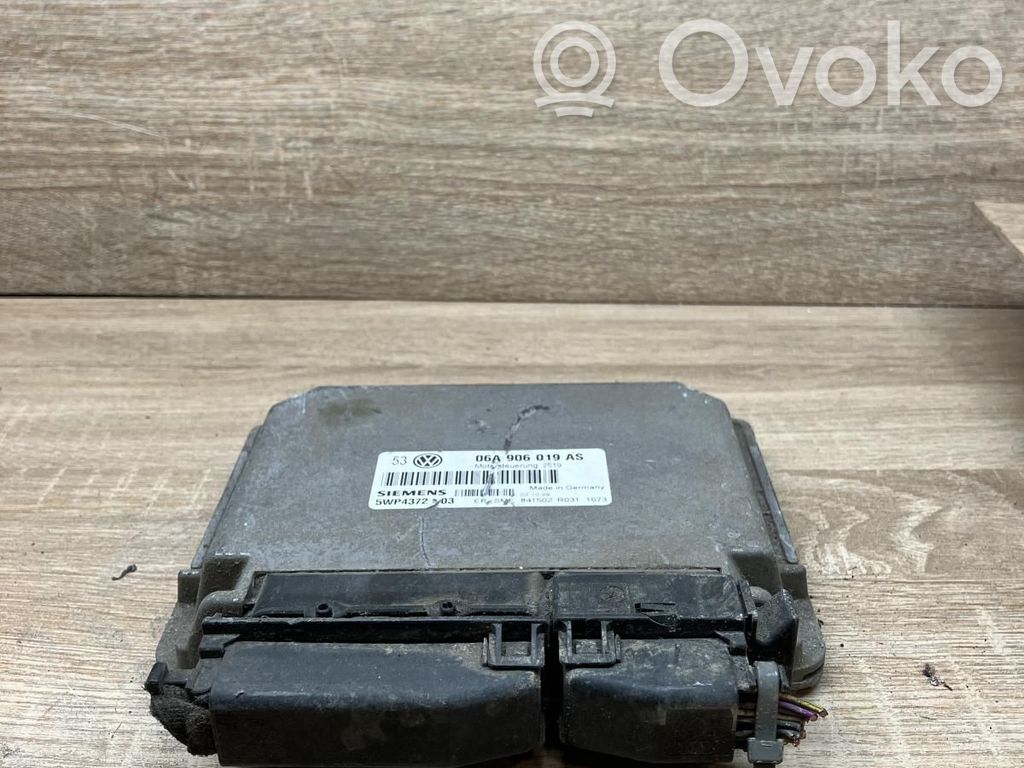 Volkswagen Golf IV Engine control unit/module 