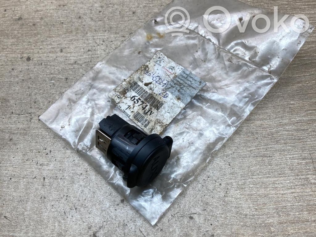Citroen C4 II AUX in-socket connector 