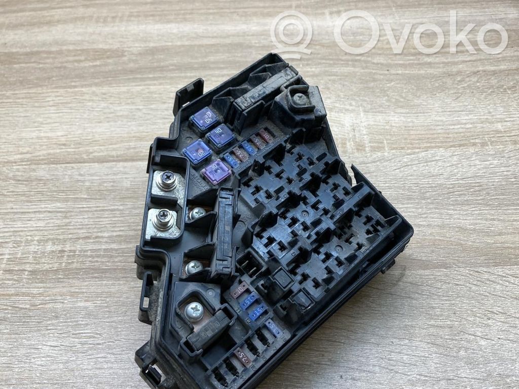 Honda Civic Ramka / Moduł bezpieczników 