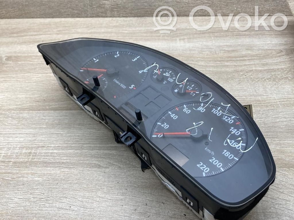 Audi A4 S4 B5 8D Vitezometru (grup de instrumente) 