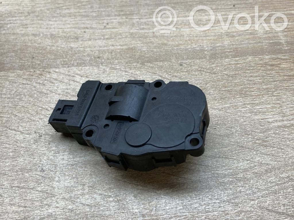 Audi A4 S4 B8 8K Oro sklendės varikliukas 