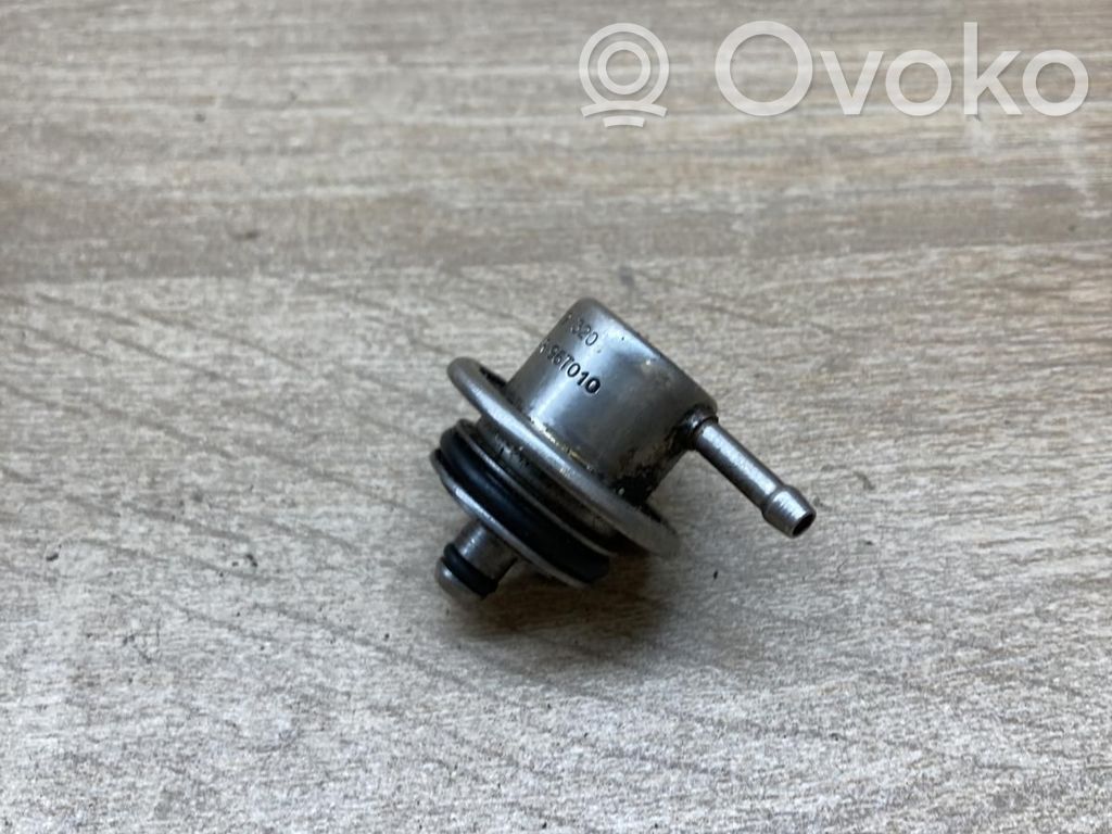BMW 5 E34 Fuel pressure regulator 
