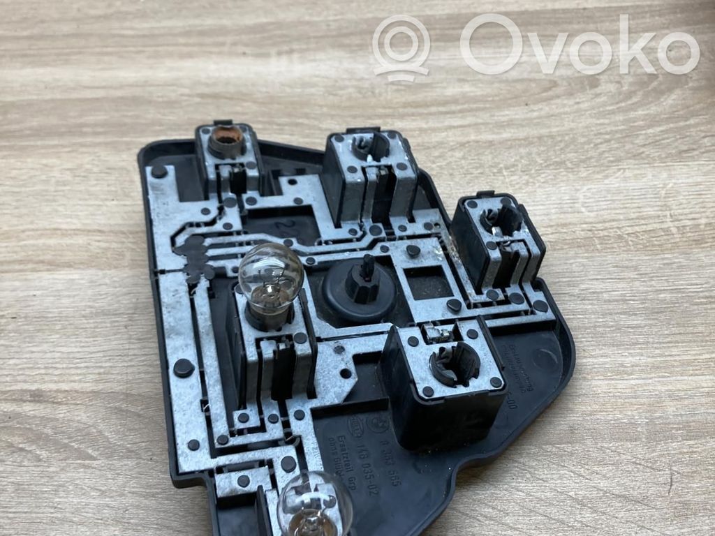 BMW 5 E39 Tail light bulb cover holder 