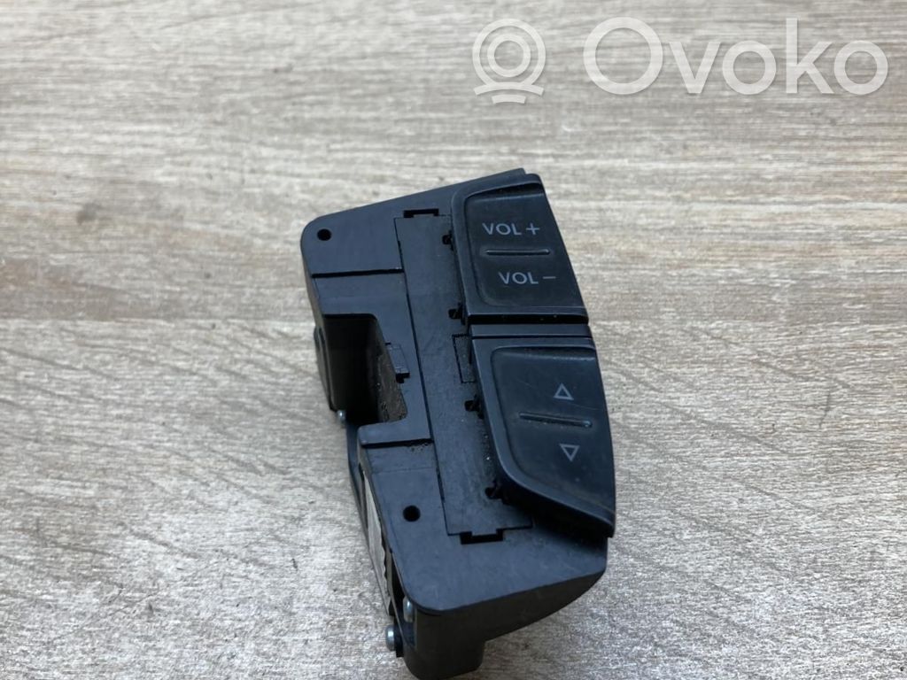 Volkswagen PASSAT B5.5 Steering wheel buttons/switches 