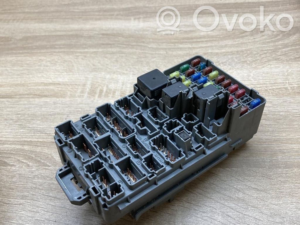 Honda Civic Ramka / Moduł bezpieczników 
