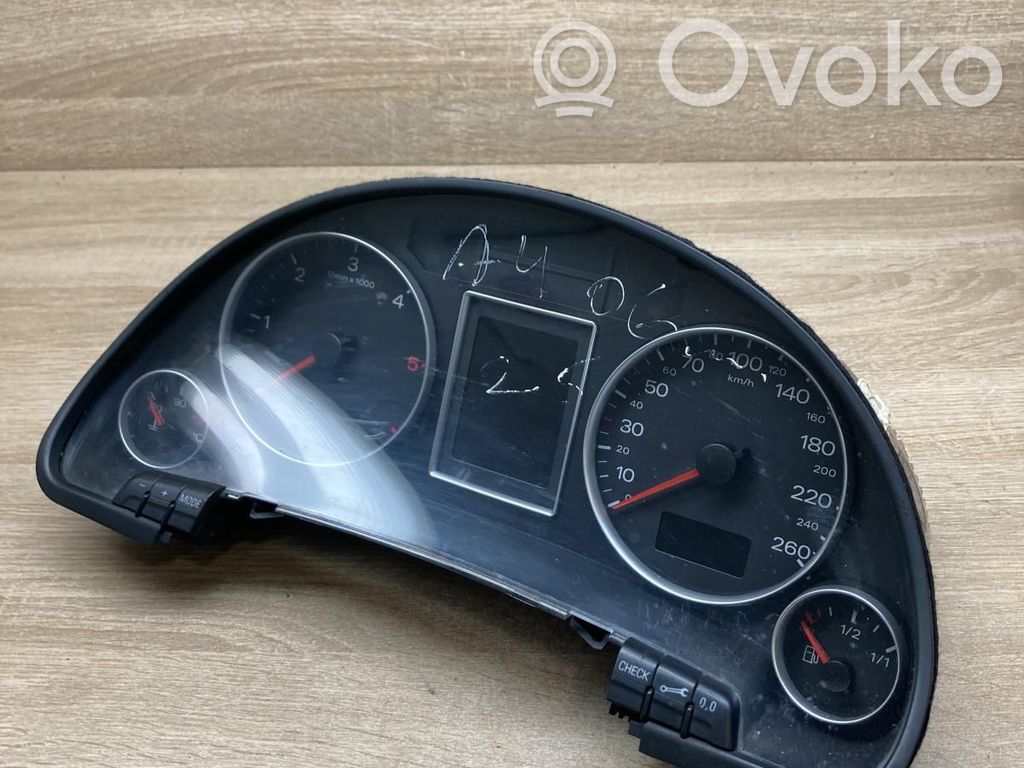 Audi A4 S4 B7 8E 8H Licznik / Prędkościomierz 