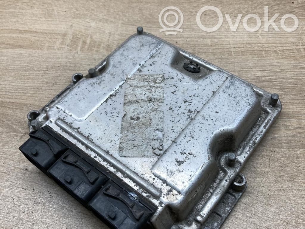 Unité de commande, module ECU de moteur   8200048297,0281010297