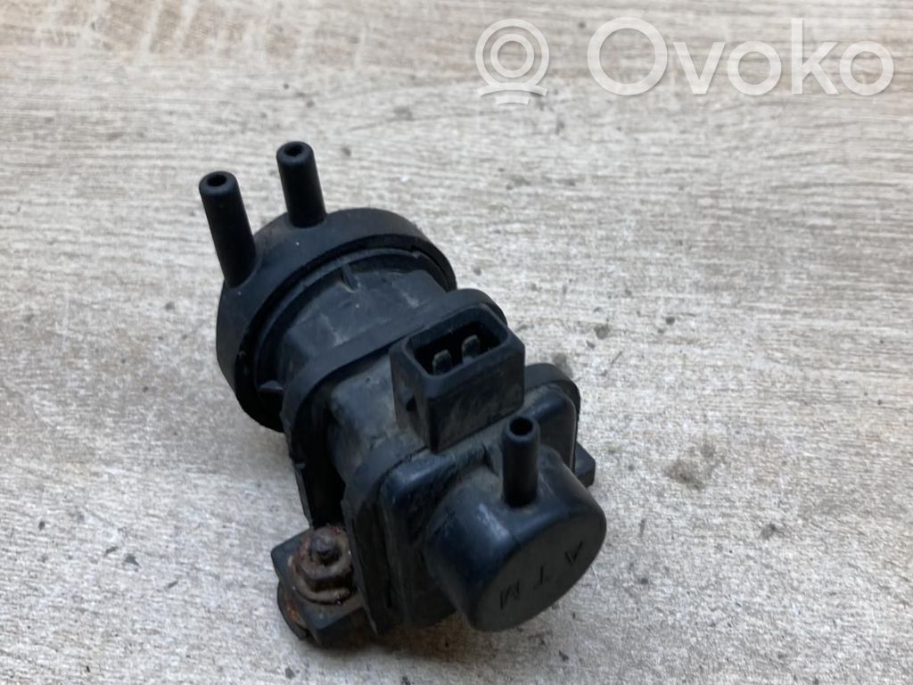 Opel Astra J Válvula de vacío 