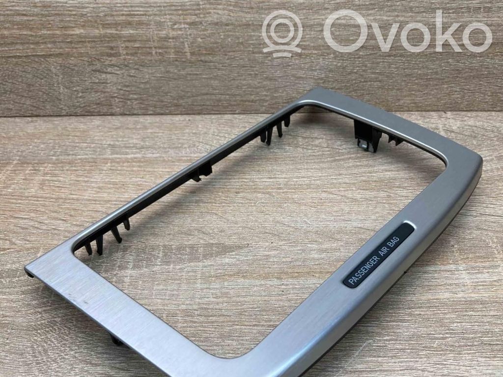 Volkswagen PASSAT CC Rămă unitate radio/GPS 
