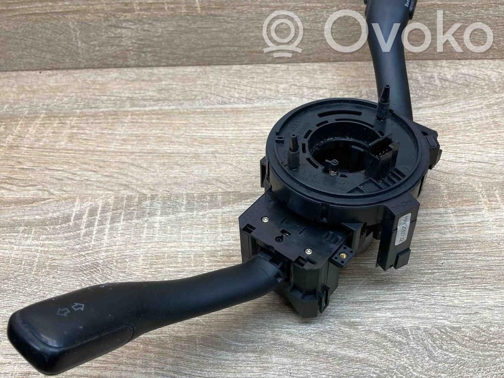 Volkswagen Golf IV Leva/interruttore dell’indicatore di direzione e tergicristallo 