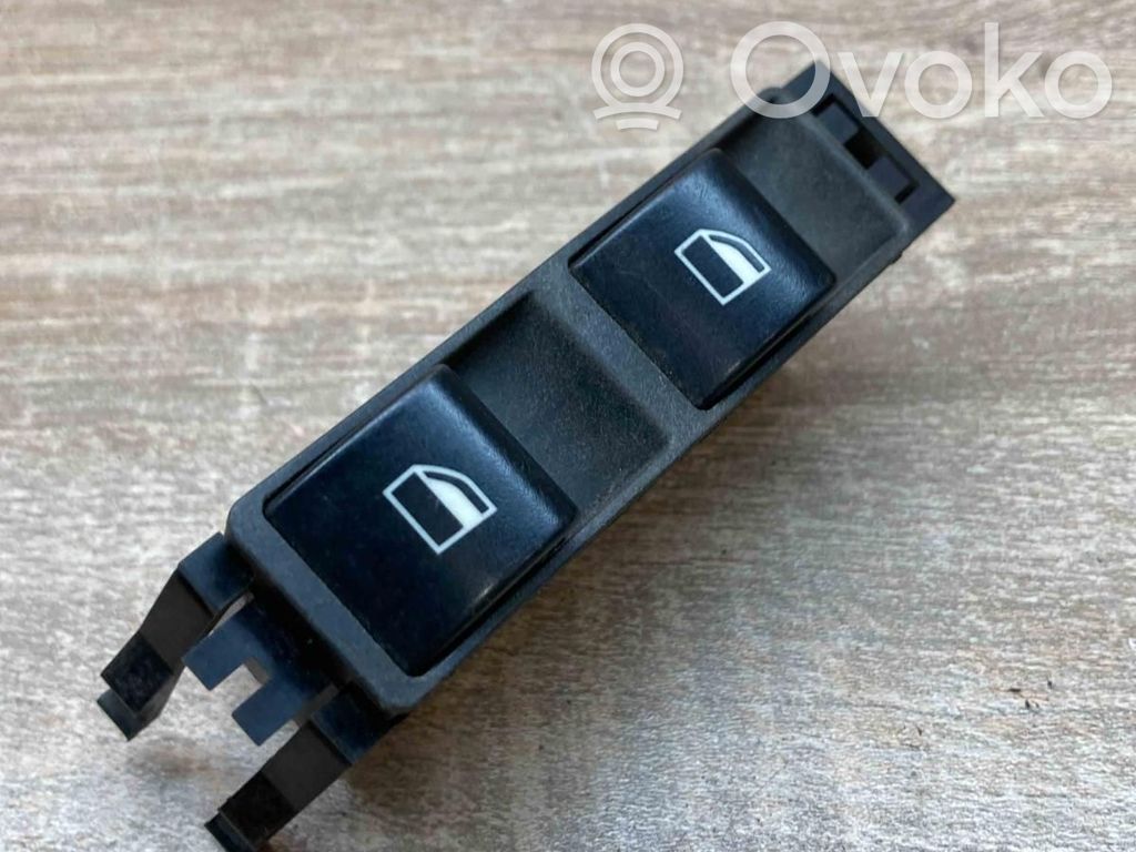 Electric window control switch   8381514,03120220USED