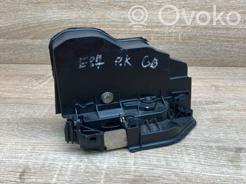BMW 1 E81 E87 Takaoven lukko 