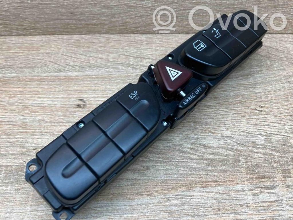Mercedes-Benz C W203 Botón interruptor de luz de peligro