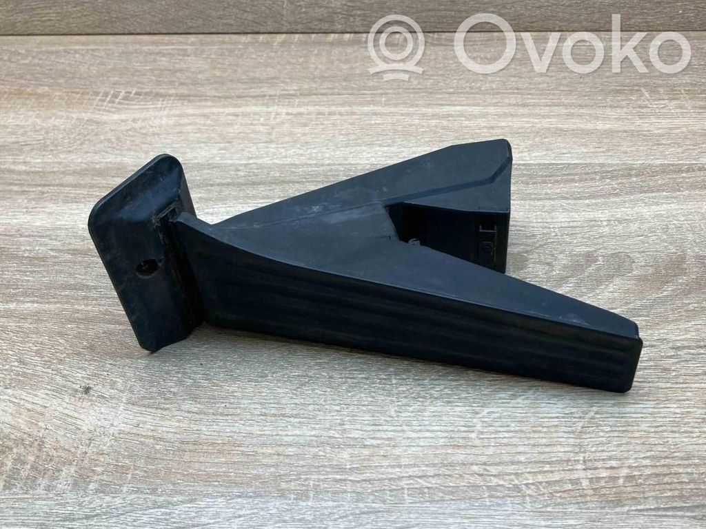 Akseleratora pedālis   6789998,25916010