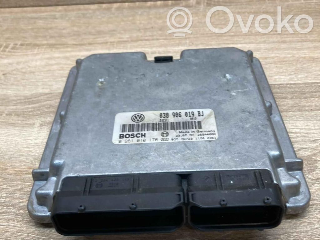 Volkswagen PASSAT B5 Unitate control motor/modul ECU 
