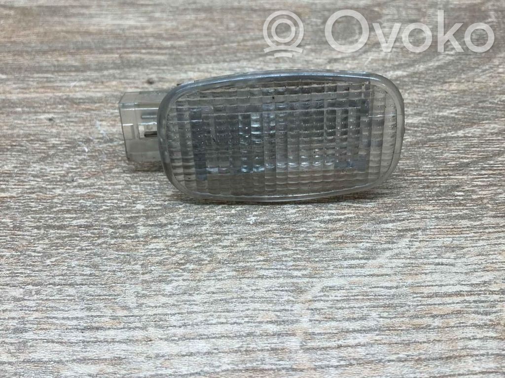 Mercedes-Benz E W211 Lampka podsufitki tylna