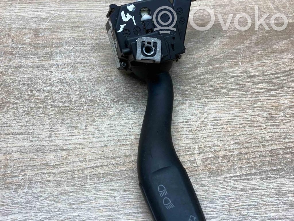 Suuntavilkun vipu   8P0953513A
