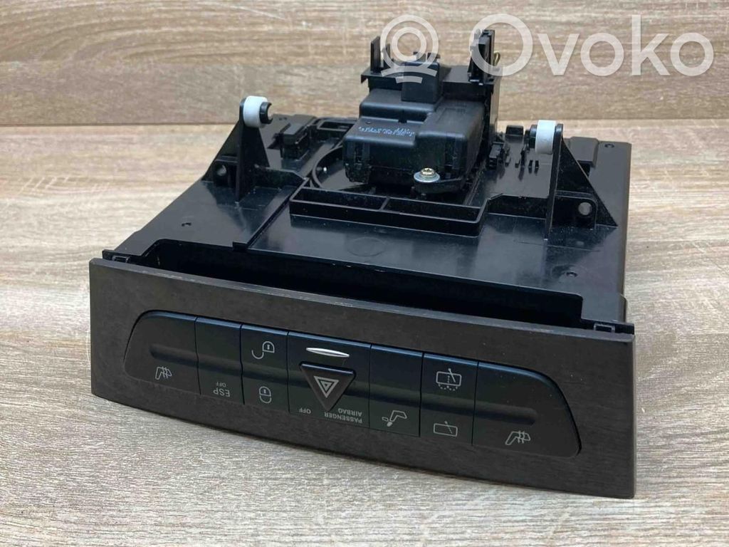 Botón interruptor de luz de peligro   A2116800552