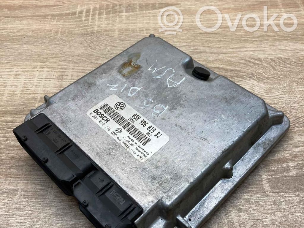 Volkswagen PASSAT B5 Unitate control motor/modul ECU 