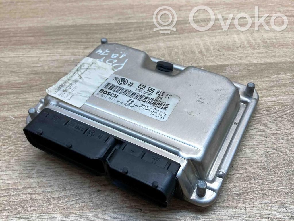 Volkswagen PASSAT B5.5 Unitate control motor/modul ECU 