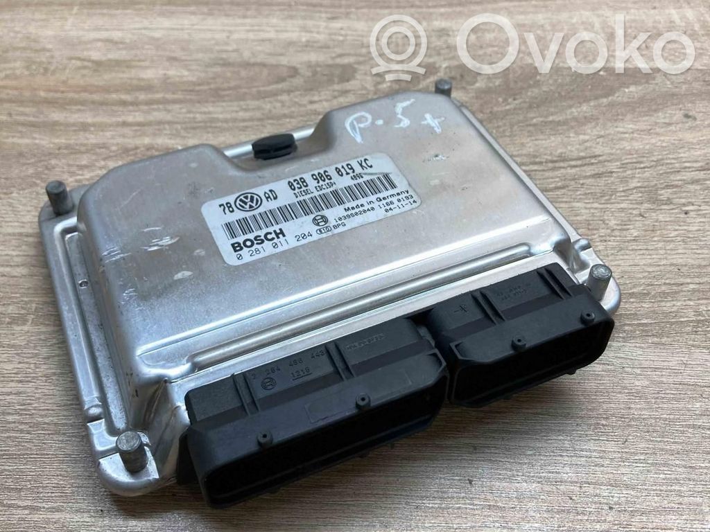 Volkswagen PASSAT B5.5 Unitate control motor/modul ECU 